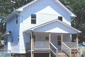 Bright & Modern 3-BR Home Downtown Indy East!